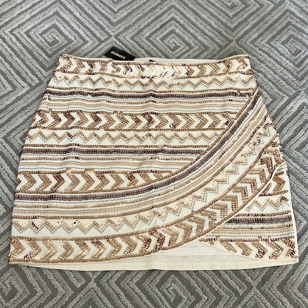 BRAND NEW Express Skirt Size S
